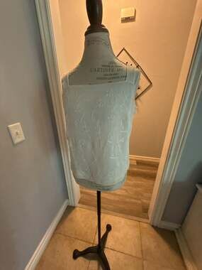 Valerie Stevens White Floral Embroidered Beaded Square Neck Tank Top
